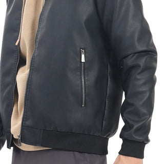 CHAMARRA PARA HOMBRE DE PU BOMBER CUELLO RIB A RAYAS FOREVER 21