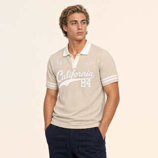 Polo con Estampado Varsity para Hombre Forever 21 #color_beige