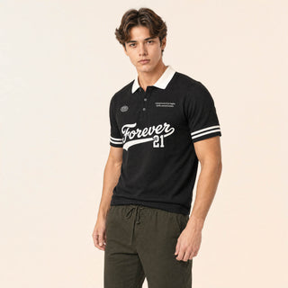 Polo con Estampado Varsity para Hombre Forever 21 #color_negro