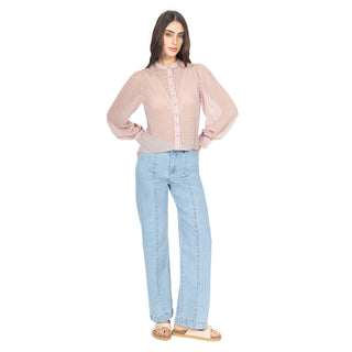 Blusa semitransparente de puntos con cuello alto