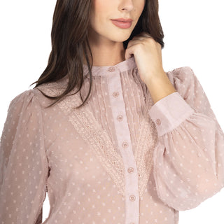 Blusa semitransparente de puntos con cuello alto