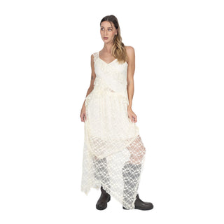 Vestido de encaje con dobladillo asimétrico