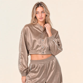 Chamarra Crop Satin con Broches para Mujer Forever 21 #color_beige