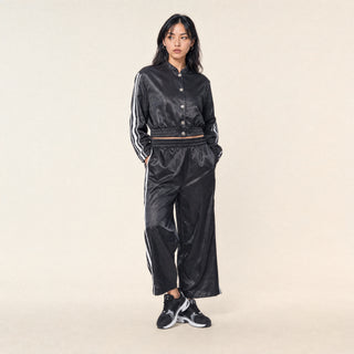 Chamarra Crop Satin con Broches para Mujer Forever 21 #color_negro