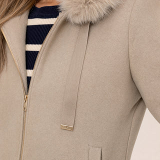 Chamarra con Capucha y Peluche para Mujer Forever 21 #color_hueso