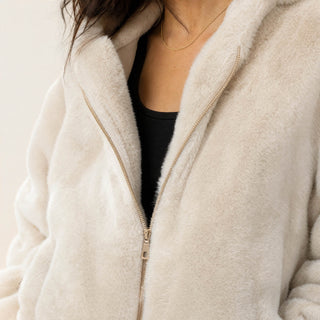Chamarra Hoodie Oversized de Peluche para Mujer Forever 21 #color_hueso