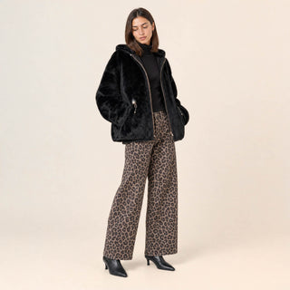 Chamarra Hoodie Oversized de Peluche para Mujer Forever 21 #color_negro