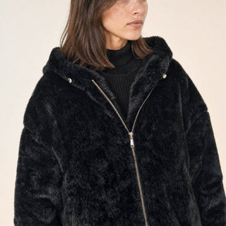 Chamarra Hoodie Oversized de Peluche para Mujer Forever 21 #color_negro