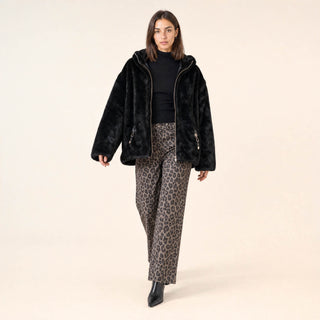 Chamarra Hoodie Oversized de Peluche para Mujer Forever 21 #color_negro