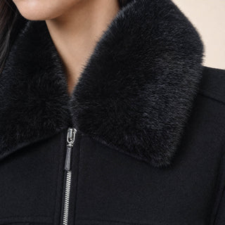 Chamarra Cropped con Cuello Pelo para Mujer Forever 21 #color_negro