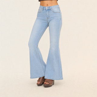 Jeans Flare de Mezclilla con Stretch para Mujer Forever 21 #color_bleach