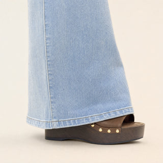 Jeans Flare de Mezclilla con Stretch para Mujer Forever 21 #color_bleach