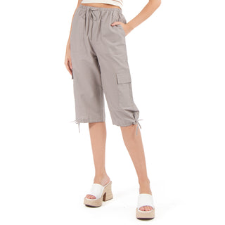 BREEZY SUMMER CAPRI PANTS WITH CARGO POCKETS