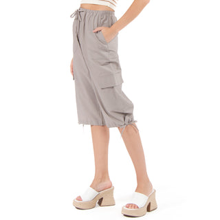 BREEZY SUMMER CAPRI PANTS WITH CARGO POCKETS