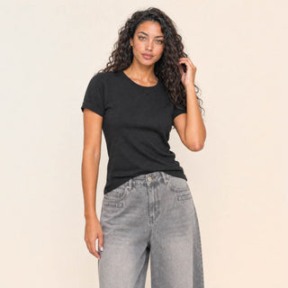 Playera Slim de Manga Corta para Mujer Forever 21 #color_negro