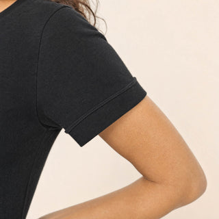 Playera Slim de Manga Corta para Mujer Forever 21 #color_negro
