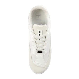 Tenis Lisos con Costuras Decorativas