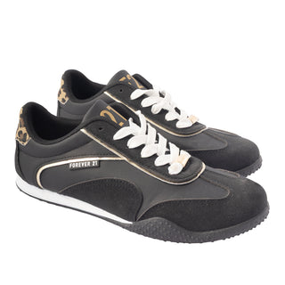 Tenis con Detalle de Animal Print y Paneles de Gamuza
