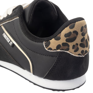 Tenis con Detalle de Animal Print y Paneles de Gamuza