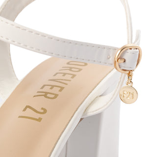 Zapatos de Tacón con Pulsera y Herraje Frontal