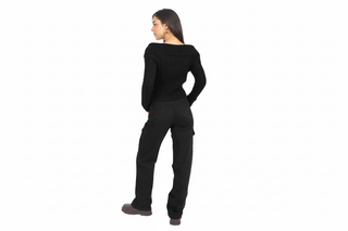 Jeans cargo y playera negra vista 2